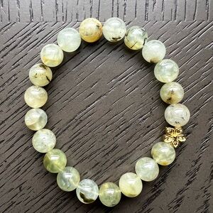Gorgeous prehnite bracelet 9mm